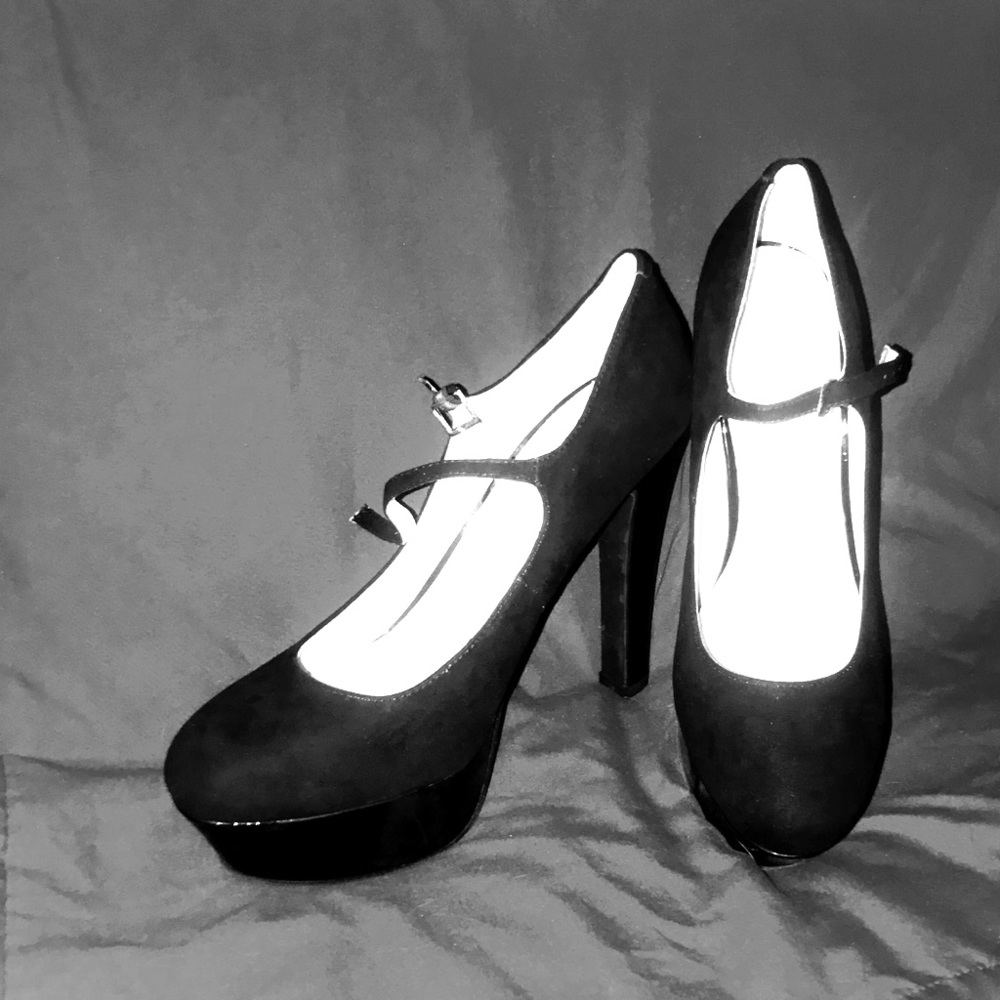 Black G by Guess pumps